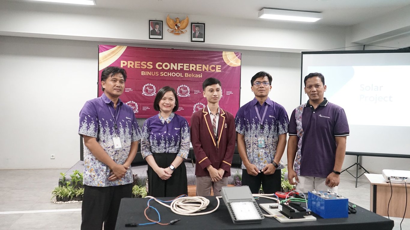 Dorong Penurunan Emisi, Siswa BINUS SCHOOL Bekasi Hadirkan Lampu Tenaga Surya di Bekasi