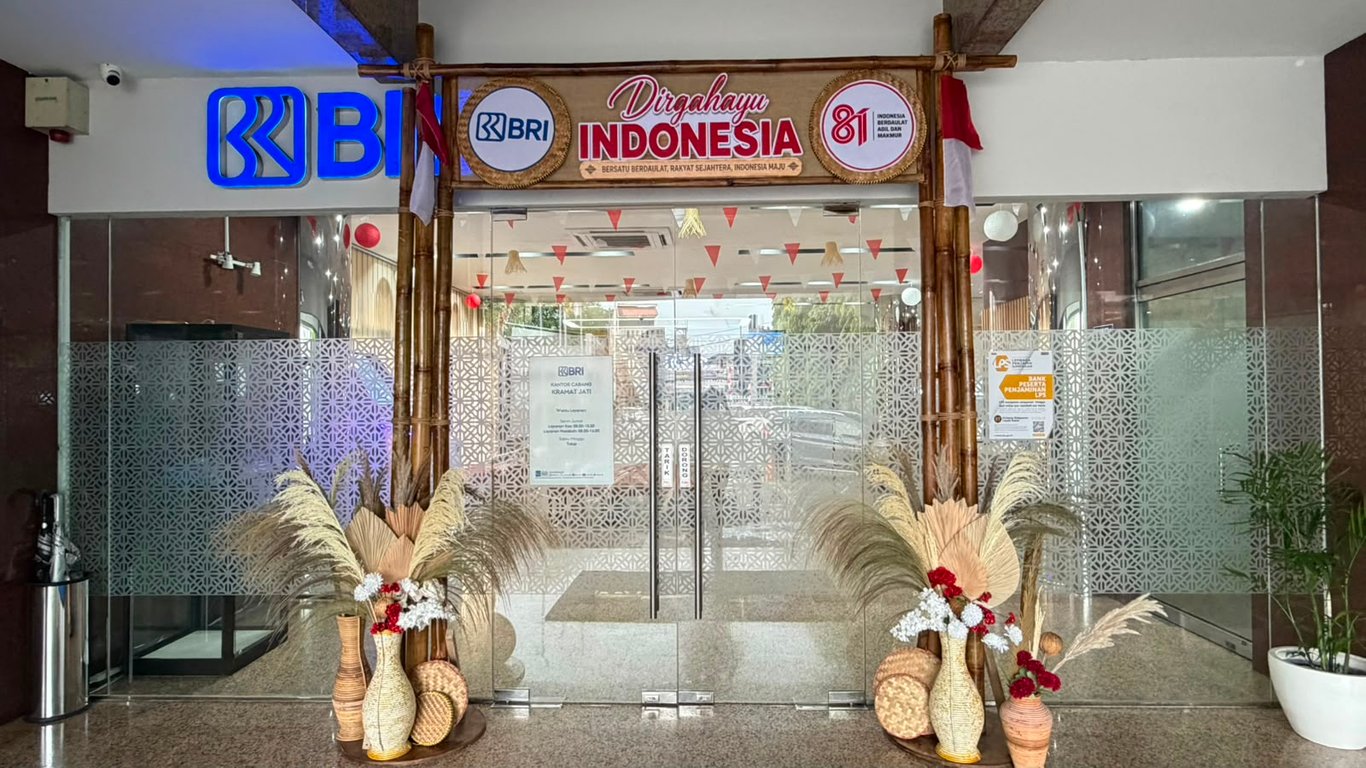 Sambut HUT ke-81 RI, BRI BO Kramat Jati Semarakkan Kantor dengan Dekorasi Merah Putih
