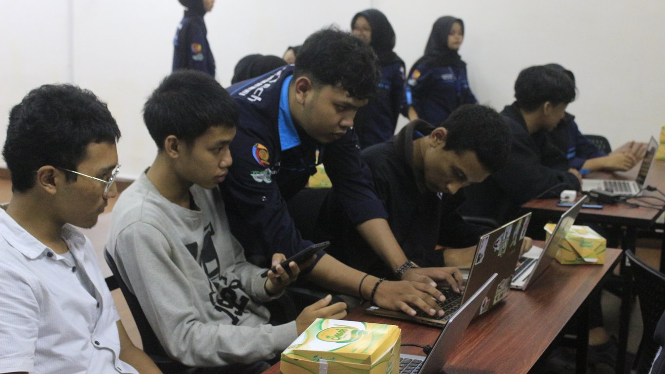 Kolaborasi Telkom AI Center Padang dan Cybertech PNP Dorong Pengembangan Talenta Full-Stack Berbasis AI
